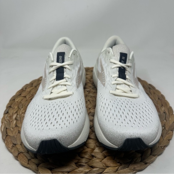 BROOKS Ghost 16 Running Shoes Coconut Chateau Forged Iron  display picture 1